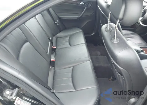 2005 Mercedes-Benz C 320 Luxury 4Matic z USA, uszkodzony, nr VIN WDBRF84J65F655385